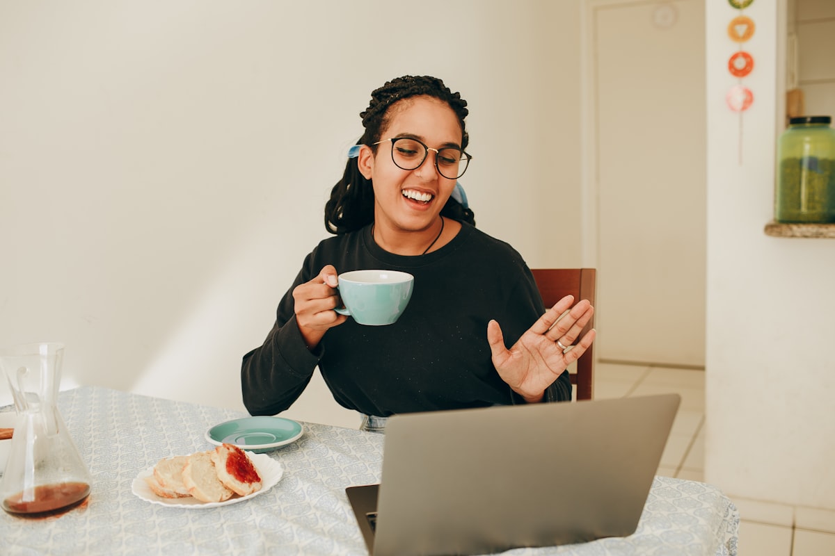 Nutritionist providing dietary guidance